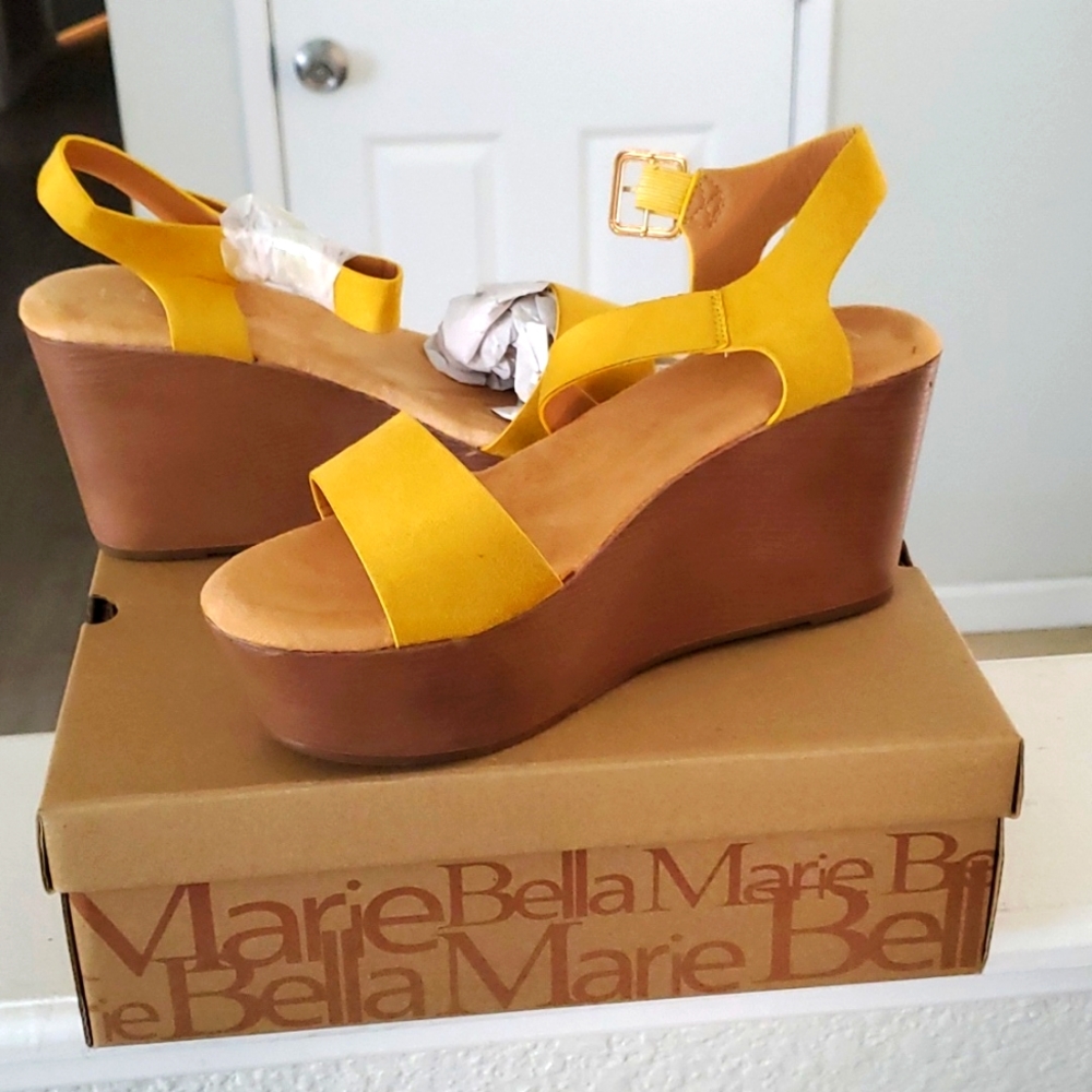 Wedge sandals